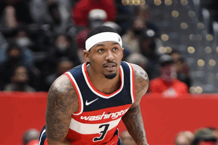 恩比德的首选搭档是比尔，前者受伤才选的哈登