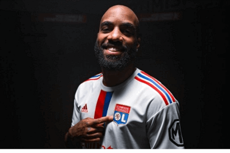 官方：拉卡泽特自由身回归加盟里昂