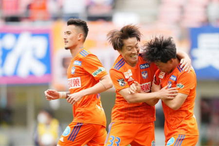 北单周日126 日职乙精选 ﻿13:00 ﻿新泻天鹅vs秋田蓝色闪电