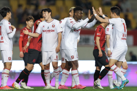 竞足周三002 ﻿韩足总精选 ﻿18:00 蔚山现代vs富川FC