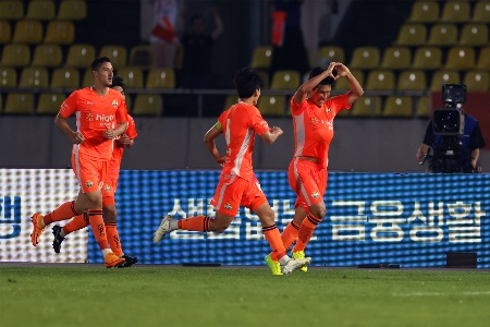 竞足周二003 韩K联 蔚山现代vs江原FC 高温高湿！江原恐发挥受限