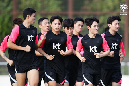 竞足周日001 东亚杯 韩国vs中国香港 香港二门首发失误频频