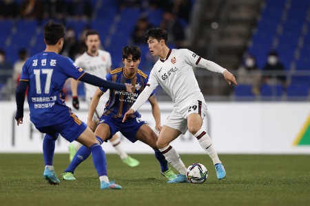 竞足周二003 韩K联 蔚山现代vsFC首尔 蔚山主场战首尔4年全胜