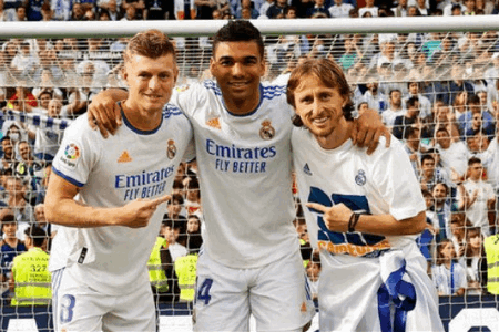 战无不胜！典礼中场十进决赛均取胜