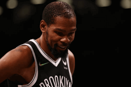 某高管：杜兰特算错账了，他该学詹姆斯签短合同