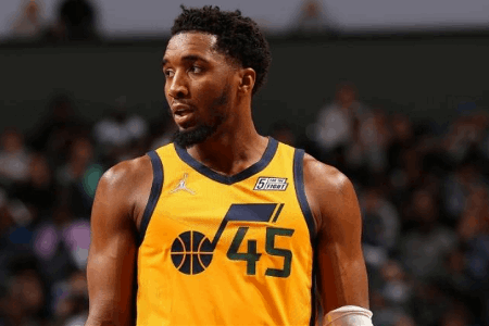 骑士官方：球队正式从爵士交易得到米切尔