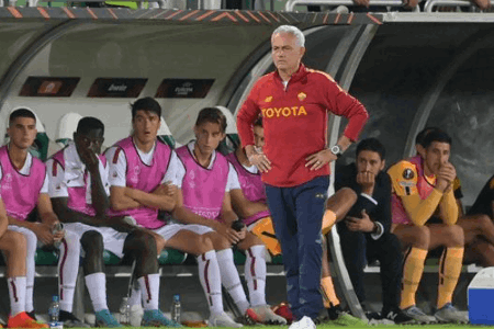 穆里尼奥：罗马输球是因为想赢 为女王去世感到悲伤