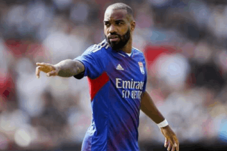 拉卡泽特将在国际比赛日接受声带手术