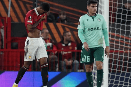 拉什福德全场数据：10次射门+错失3次得分机会，评分全队最低