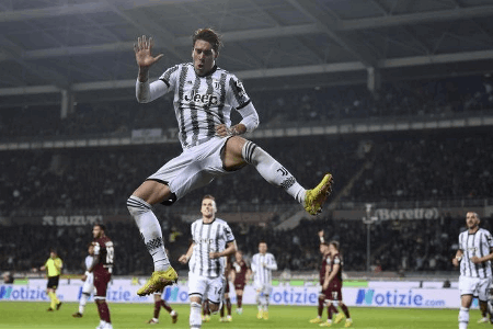 弗拉霍维奇数据：4射正进1球 15次对抗10次成功 获全场最高8.1分