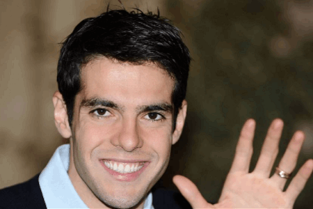 卡卡近日造访巴西足协总部，并对巴西队备战世界杯的工作予以称赞