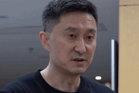 杜锋：年轻球员的表现还不够 希望他们可以把手机和游戏先放一放