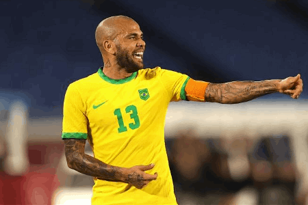 39岁高龄入选国家队！阿尔维斯打破巴西年龄最大征战世界杯纪录