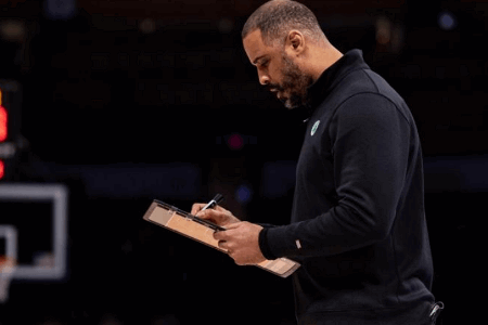 队记：萧华“可能已介入”篮网欲聘用乌度卡一事 篮网可能会放弃