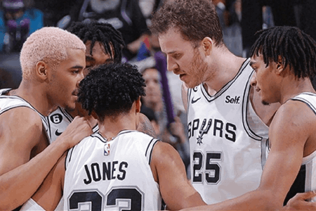 NBA：福克斯28+8 蒙克26分 瓦塞尔29分 国王拔刺喜提5连胜