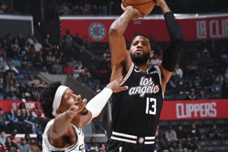 NBA：乔治半场21分&伤退 小卡11分 雷吉20分 快船21记三分射穿马刺