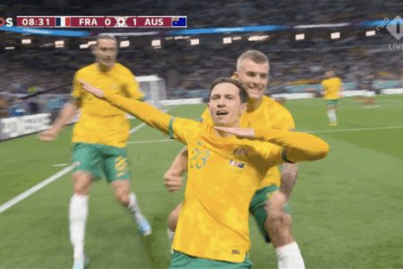 先拔头筹，古德温门前推射空门得手