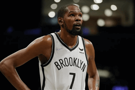 杜兰特在三支球队均有50场30+，历史仅他和詹姆斯