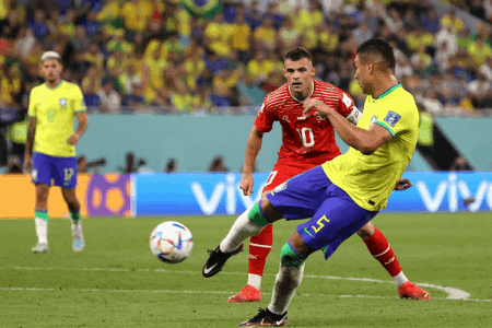 官方：卡塞米罗当选全场最佳，打入制胜球+4次拦截+1次抢断