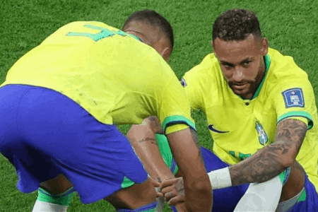 巴媒：巴西队确认内马尔出现发烧症状，但情况得到控制