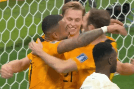 德佩劲射造险，德容高速前插补射得手