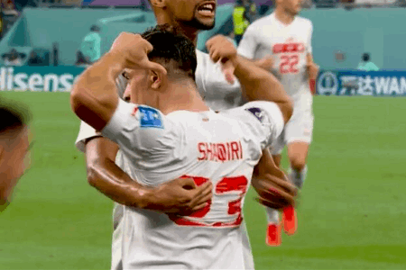 沙奇里推射变相打入进角，瑞士1-0塞尔维亚