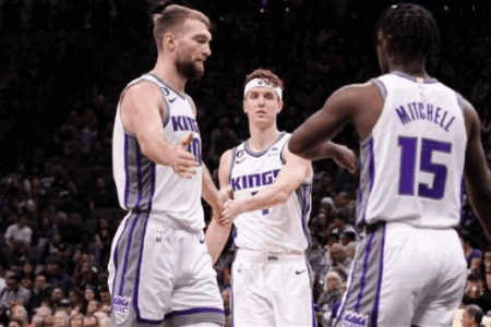 NBA：蒙克20分 小萨11+17+10 拉文41+8 国王七人上双力克公牛