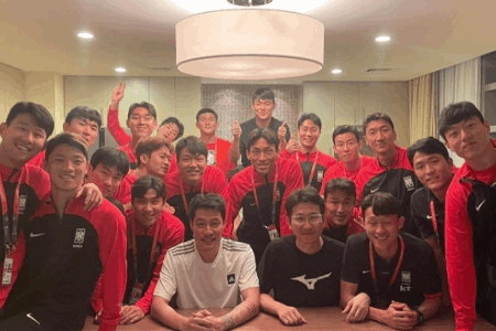 孙兴慜私教控诉韩国足协关系户拿钱不做事，多位韩国脚点赞