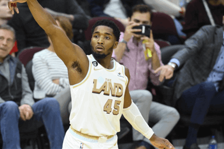 米切尔单场至少40分5板5助4断 骑士队史2010年詹姆斯后首人