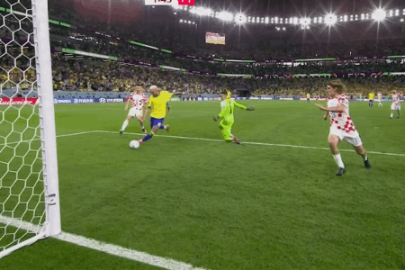 内马尔过掉门将破门！巴西先入一球1-0克罗地亚！