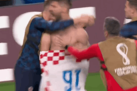 顽强扳平！佩特科维奇117分钟折射1-1平！