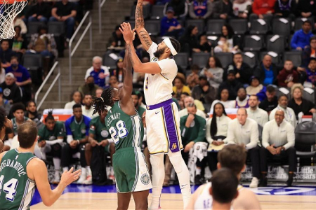 NBA：詹姆斯35+5+5 浓眉34+15+7 博扬38分 湖人力克活塞止3连败
