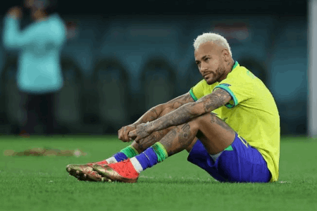 多人挽留+梅西出色发挥激励，内马尔现倾向于继续效力巴西