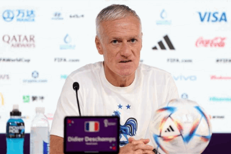 德尚再回应本泽马事件：他之前受伤了，问受伤球员的问题很尬