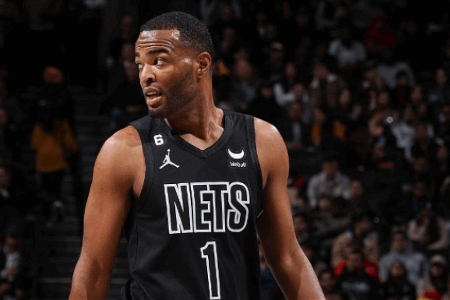 沃伦今晚砍下23分 上次砍下20+还要追溯到两年前