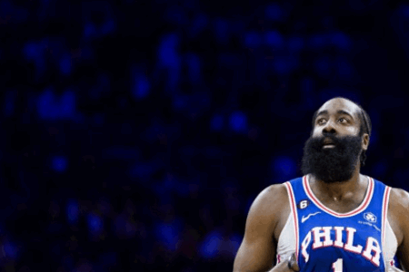 哈登连续3场得到至少20分10助 并列队史第二长&仅次于张伯伦