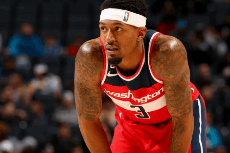 Shams：湖人会耐心对待2个首轮签 若能得到比尔/拉文可以考虑送出