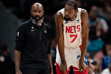 杜兰特：沃恩成主教练后我们开始向前进 那是一个转折点