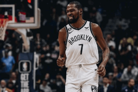 里程碑还差1分！杜兰特26中9砍下33分10篮板3助攻