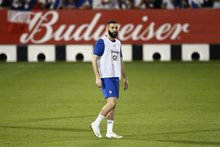 本泽马决定从法国国家队退役，部分原因与德尚续约有关