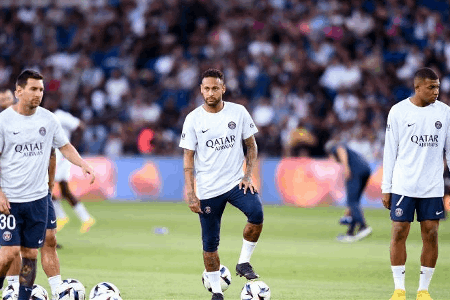 内马尔和梅西会在本轮法甲先发，姆巴佩休息一场.