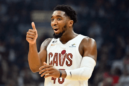 米切尔1月份至今场均砍下39.8分5.3篮板7助攻 命中率52.7%