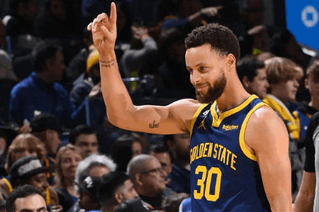 勇士今日全队砍下144分 刷新球队本赛季单场得分纪录！