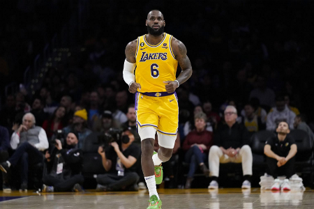 NBA-詹姆斯48+8+9 申京33+15+6 湖人送火箭11连败