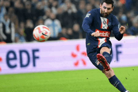 欧冠情报：大巴黎最强火力迎敌，拜仁中场主力基米西复出