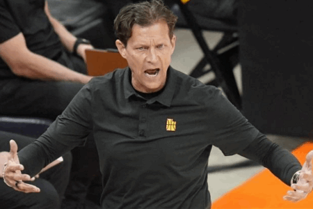斯奈德接近成为老鹰新主帅 年薪预计约800万美元