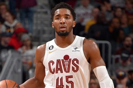 米切尔35+6 阿伦23+11 西亚卡姆25+8 骑士擒猛龙止3连败