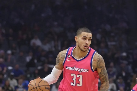 库兹马26投10中 三分7中2砍下28分 填满数据栏&助球队逆转获胜