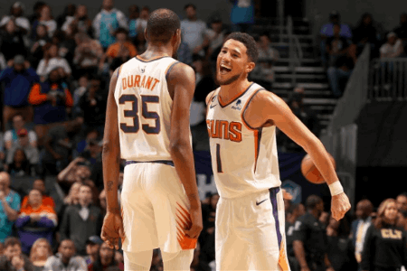 杜兰特：布克很努力&让队友轻松 我们的领袖们需要这些品质