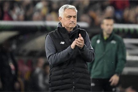 第四官员通过律师向穆里尼奥道歉：意识到肢体语言可能被误解